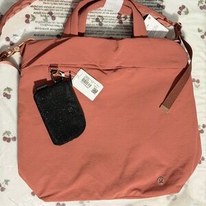 BNWT 20L lululemon on my level with free Clippable card wallet